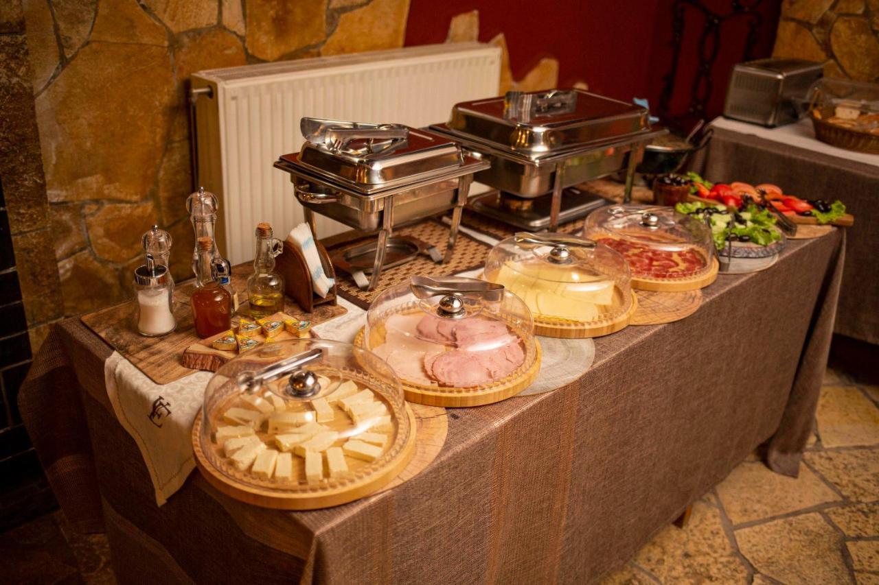 Vila Eden Boutique Hotel Korce Bagian luar foto
