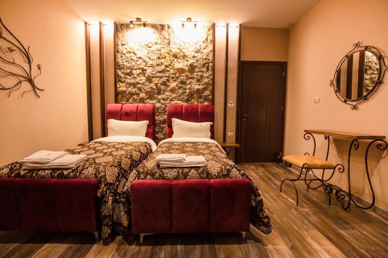 Vila Eden Boutique Hotel Korce Bagian luar foto