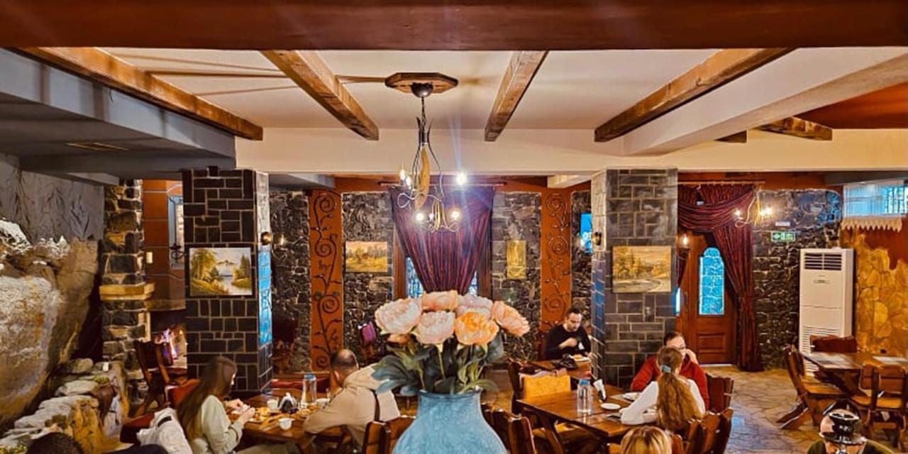 Vila Eden Boutique Hotel Korce Bagian luar foto
