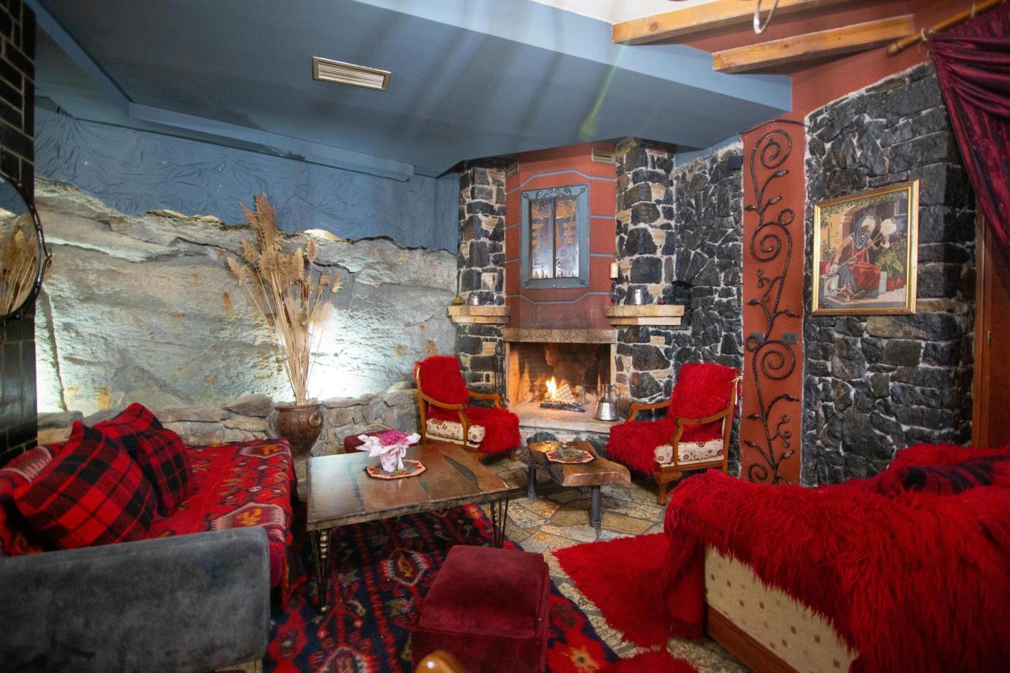 Vila Eden Boutique Hotel Korce Bagian luar foto