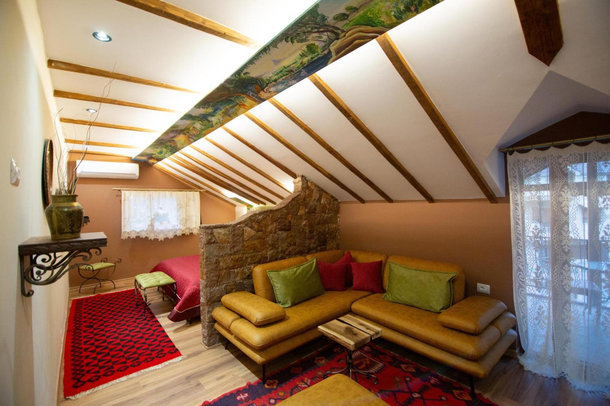 Vila Eden Boutique Hotel Korce Bagian luar foto